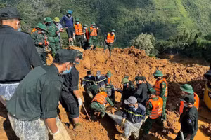 Các lực lượng tìm thấy thi thể 2 cháu bé trong vụ sạt lở đất tại Tuyên Quang.
