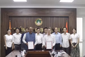 Lễ ký kết Biên bản ghi nhớ giữa Trường Đại học Tân Trào và Viện giáo dục QIS.