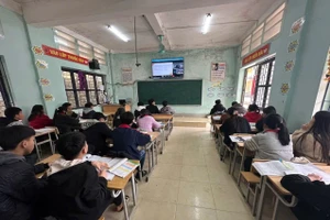 Các em học sinh được học tập, ôn luyện trực tuyến với đội ngũ giáo viên chất lượng cao. (Ảnh: NTCC)