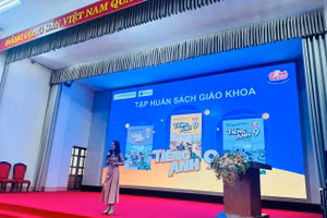 Giáo viên tỉnh Yên tiếp cận bộ SGK Tiếng Anh Global Success.