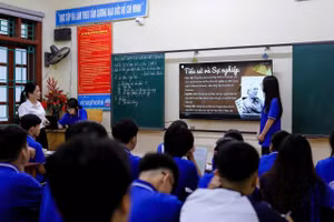 Một tiết học của cô và trò Trường THPT Tân Trào, phường Minh Xuân.