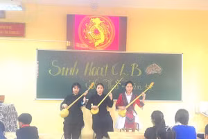 Các em học sinh Tuyên Quang giữ gìn bản sắc văn hóa dân tộc.