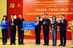 Bộ trưởng Bộ Nội vụ Phạm Thị Thanh Trà thăm và tặng quà Tết tại Yên Bái.