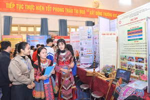 Các em học sinh hào hứng tham gia cuộc thi.