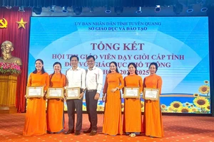 Các thầy cô giáo xuất sắc của Trường THCS Lê Quý Đôn được vinh danh.
