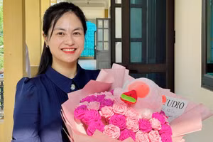 Cô giáo trẻ Nguyễn Ngọc Anh với đam mê và cống hiến với giáo dục. (Ảnh: Huy Hoàng)