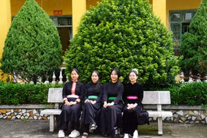 Các em học sinh Trường PTDTNT THPT Chiêm Hóa, Tuyên Quang.