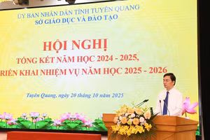 Ông Vũ Đình Hưng, Giám đốc Sở GD&ĐT Tuyên Quang phát biểu khai mạc Hội nghị.