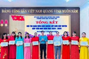 Hội thi nhằm tôn vinh các thầy cô giáo chủ nhiệm lớp giỏi của huyện Văn Chấn.