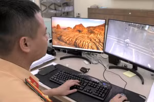 Lực lượng CSGT Yên Bái làm nhiệm vụ qua camera giám sát.