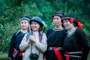 Tác giả Hoàng Niềm trong một lần tác nghiệp.