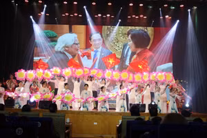 Khoa Ngữ văn Trường ĐHSP Hà Nội 2 kỷ niệm 50 năm thành lập.