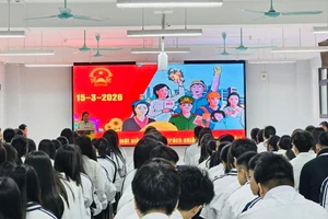 Buổi sinh hoạt chuyên môn lan tỏa trách nhiệm công dân tại Trường THPT Chuyên Tuyên Quang.