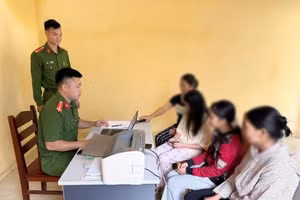 Các em được ngăn chặn kịp thời, đưa về nhà an toàn. (Ảnh: CATQ)