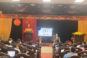 Chuyên gia về chuyển đổi số và ứng dụng AI của trường Đại học Sư phạm Hà Nội giảng dạy.