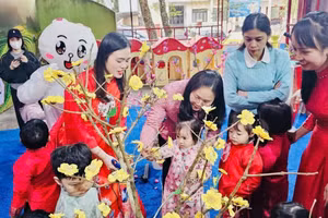 Cô và trò Trường MN Hoa Sen, phường Hà Giang 1, Tuyên Quang.