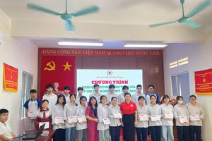 Các em học sinh được tiếp sức để vững tin bước vào kỳ thi quan trọng.