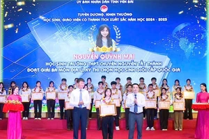Em Nguyễn Quỳnh Mai học sinh Trường THPT Chuyên Nguyễn Tất Thành đạt giải Ba môn Địa lí cấp quốc gia.