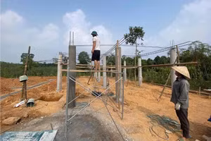 Người dân huyện Yên Bình xây dựng lại nhà cửa tại khu tái định cư sau bão số 3.