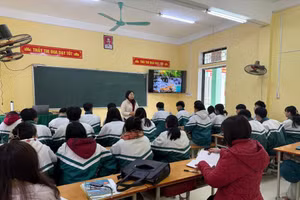 Giờ dạy môn Lịch Sử của cô Lê Thị Phương (Trường THPT Hàm Yên) tại Trường THPT Mèo Vạc. (Ảnh: NTCC)