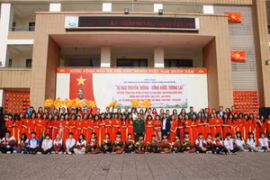 "Tự hào truyền thống - Vững bước tương lai" giúp học sinh có nền tảng kiến thức văn hóa, lịch sử sâu rộng.