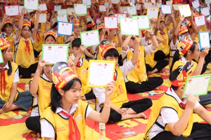 Các em học sinh tham gia cuộc thi.