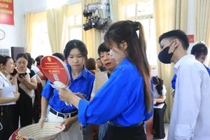 Đợt 1, Trường Đại học Tân Trào đón hơn 1.000 tân sinh viên nhập học.