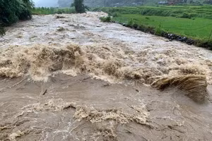 Lũ ở các huyện vùng cao Yên Bái dâng nhanh.