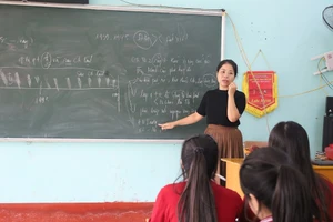 Cô giáo Lê Thị Phương trong tiết dạy của mình.