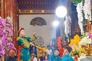 Hầu đồng là hoạt động mở đầu cho Lễ hội cơm mới tại Đền Đông Cuông 2024.