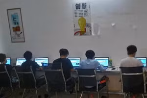 Những người bị lừa sang Campuchia sẽ bị ép làm việc cho các công ty lừa đảo. (Ảnh minh họa)