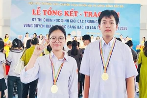 Em Phạm Thùy Dương (môn Ngữ Văn) và em Nguyễn Tuấn Minh (môn Tiếng Anh) đoạt Huy chương Vàng tại Kỳ thi.