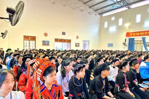 Các em học sinh Trường PTDTNT tỉnh Tuyên Quang.