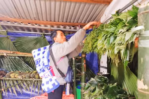 Chợ đặc sản từ 'lộc rừng' của người Mông ở Nà Hẩu