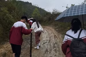 Giáo dục, lòng biết ơn, sự sẻ chia từ những chuyến trải nghiệm thực tế. (Ảnh: ĐVCC)