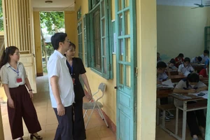 Lãnh đạo Sở GD&ĐT tỉnh Tuyên Quang kiểm tra tại kỳ thi, năm học 2025 - 2026.