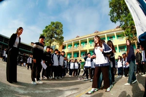 Thầy và trò Trường THPT Tân Trào, Minh Xuân, Tuyên Quang.