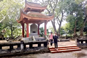 Nhà bia Khu di tích Ban thường trực Quốc hội.