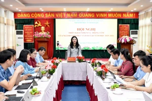Bà Vương Ngọc Hà, Phó Chủ tịch UBND tỉnh Tuyên Quang chủ trì buổi triển khai nhiệm vụ năm học mới.
