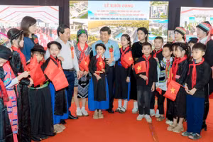 Phó Thủ tướng Nguyễn Chí Dũng tại Lễ khởi công Trường PTDTNT liên cấp xã Minh Tân, Tuyên Quang.