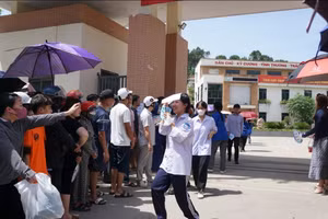 Thí sinh Yên Bái phấn khởi khi kết thúc môn thi Ngữ văn.