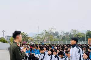 Học sinh Trường THPT Chuyên Tuyên Quang được tham gia nâng cao kỹ năng an toàn không gian mạng và phòng chống ma túy.