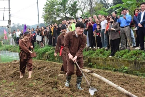 Lễ hội thể hiện những mong ước no ấm, hạnh phúc của người dân.