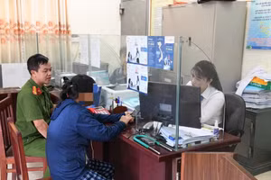 Vì lo sợ, người phụ nữ suýt rút hết 580 triệu đồng chuyển cho người lạ.