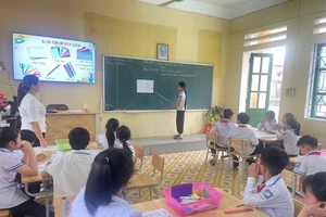 Học sinh trường Tiểu học &THCS Tân Thịnh, huyện Văn Chấn với giáo dục STEM.