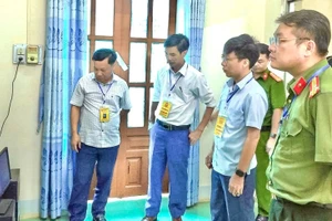 Ban Chỉ chỉ đạo Kỳ thi tốt nghiệp THPT tỉnh Yên Bái kiểm tra các điểm thi.