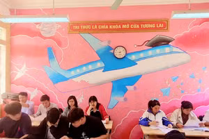 Học sinh Trường THPT Mù Cang Chải ôn luyện chuẩn bị thi tốt nghiệp.