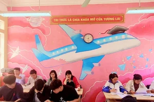 Học sinh Trường THPT Mù Cang Chải ôn luyện chuẩn bị thi tốt nghiệp.