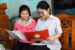 Nguyễn Thị Thảo Vân luôn nỗ lực trong học tập dù hoàn cảnh khó khăn.