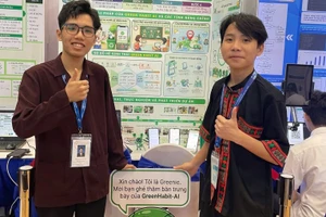 Trần Minh Phương và Đặng Đình Phong (Trường Phổ thông Dân tộc nội trú ATK Sơn Dương).